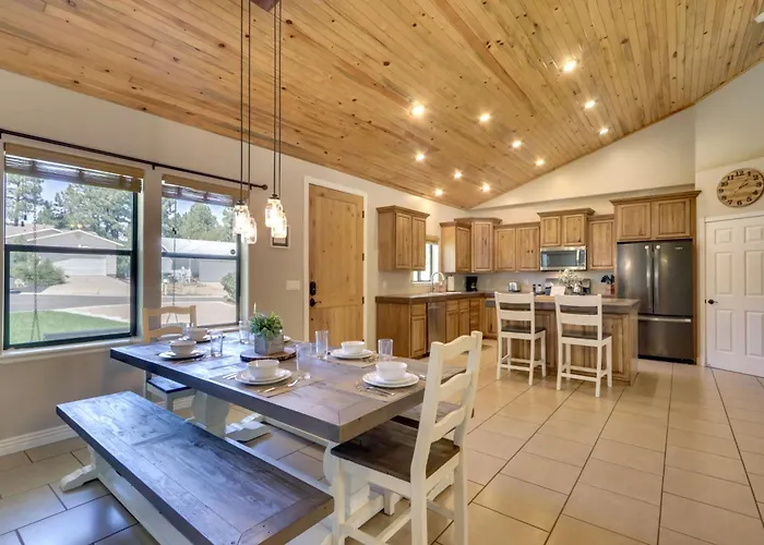 Holiday home Modern Show W/ Bbq & Fire Pit! *
