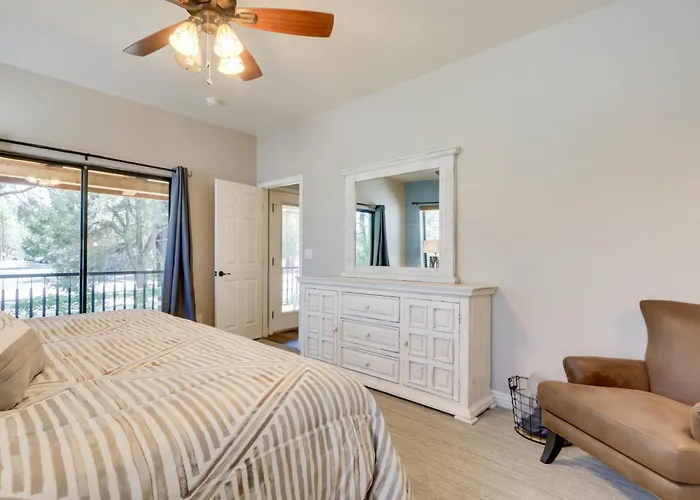 Holiday home Modern Show W/ Bbq & Fire Pit!