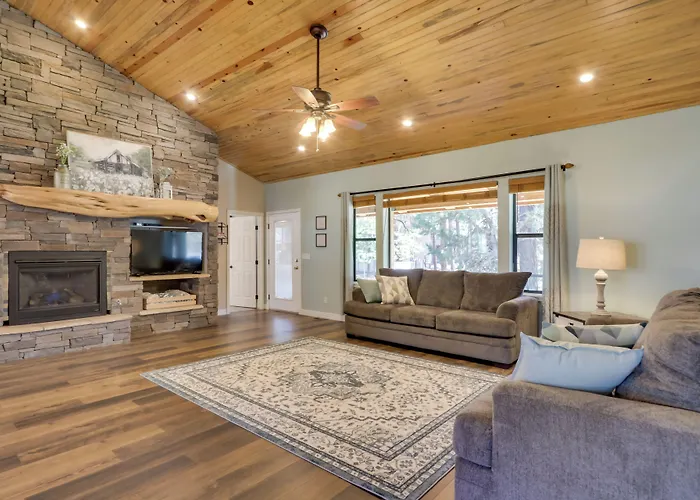 Holiday home Modern Show W/ Bbq & Fire Pit!