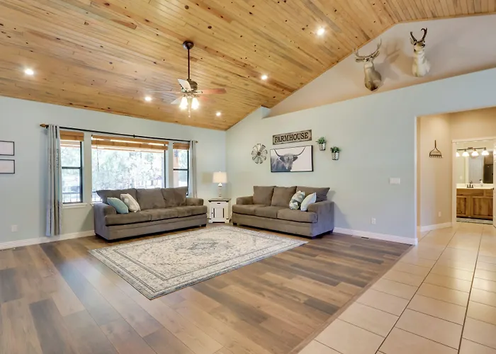 Holiday home Modern Show W/ Bbq & Fire Pit!